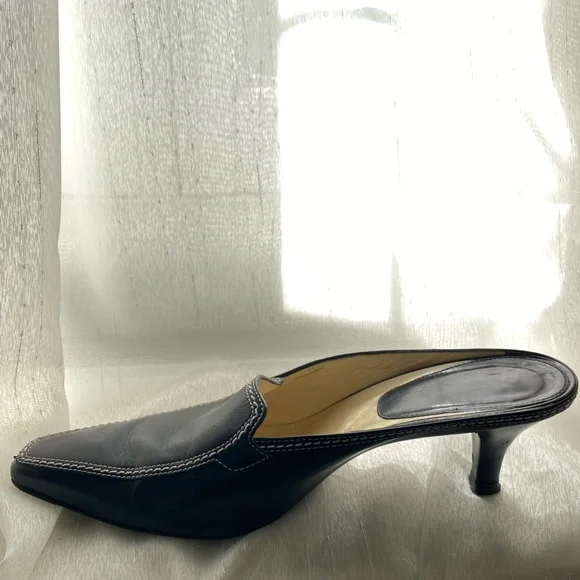 TOD’S Mules - Picture 2 of 3